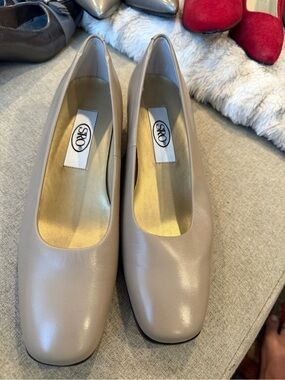 Women's Neutral Taupe Low Heel Pumps